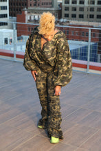 Load image into Gallery viewer, Camouflage Jeans
